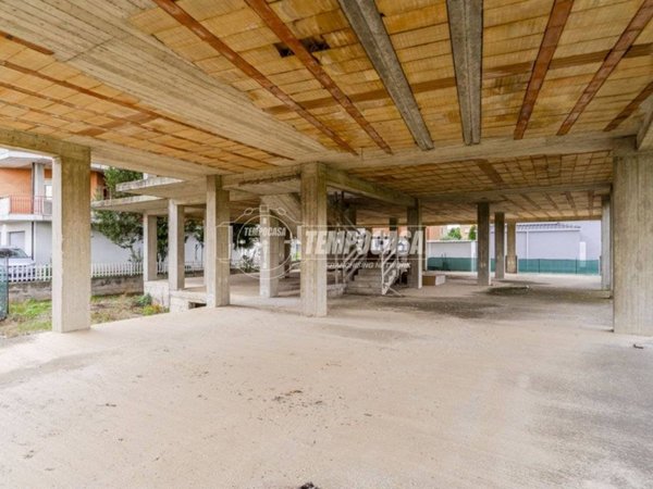 intera palazzina in vendita a Morrovalle in zona Trodica