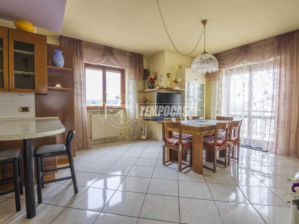 appartamento in vendita a Morrovalle in zona Trodica