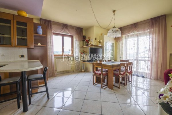 appartamento in vendita a Morrovalle in zona Trodica