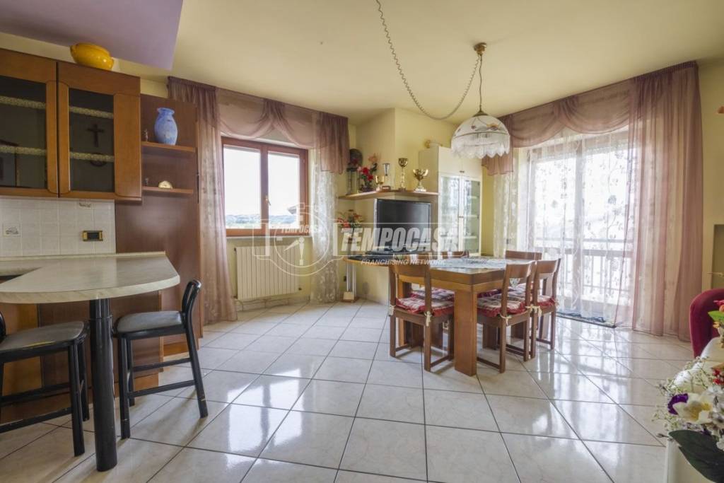 appartamento in vendita a Morrovalle in zona Trodica