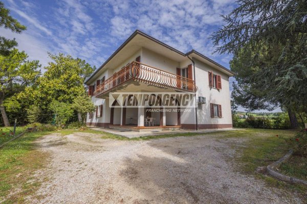 casa indipendente in vendita a Morrovalle in zona Trodica