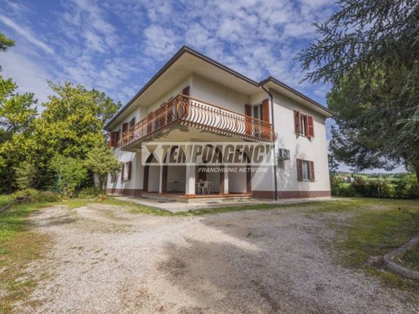 casa indipendente in vendita a Morrovalle in zona Trodica