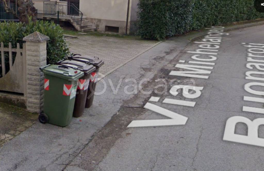 negozio in vendita a Morrovalle in zona Trodica