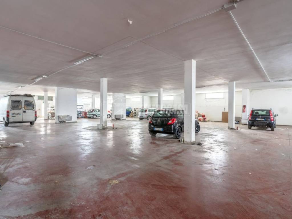 locale commerciale in vendita a Morrovalle in zona Trodica
