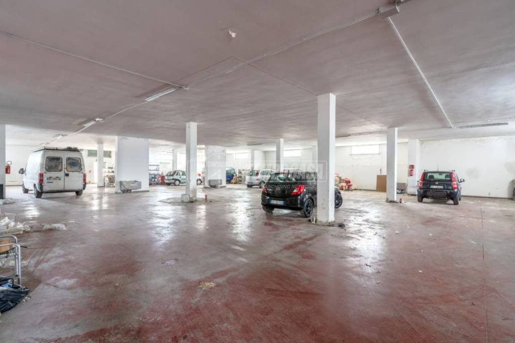 locale commerciale in vendita a Morrovalle in zona Trodica