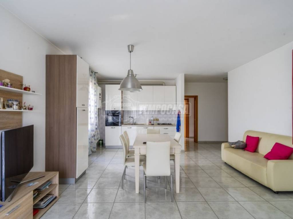 appartamento in vendita a Morrovalle in zona Trodica