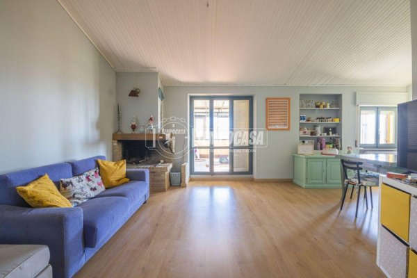 appartamento in vendita a Morrovalle in zona Pintura