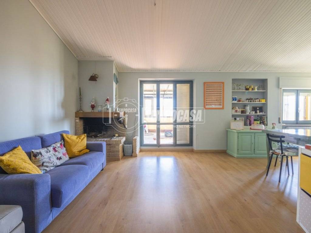 appartamento in vendita a Morrovalle in zona Pintura