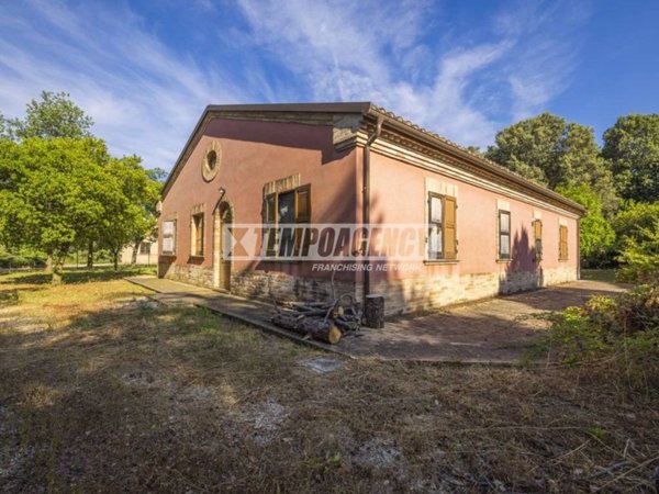 appartamento in vendita a Morrovalle in zona Trodica