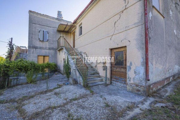 casa indipendente in vendita a Morrovalle