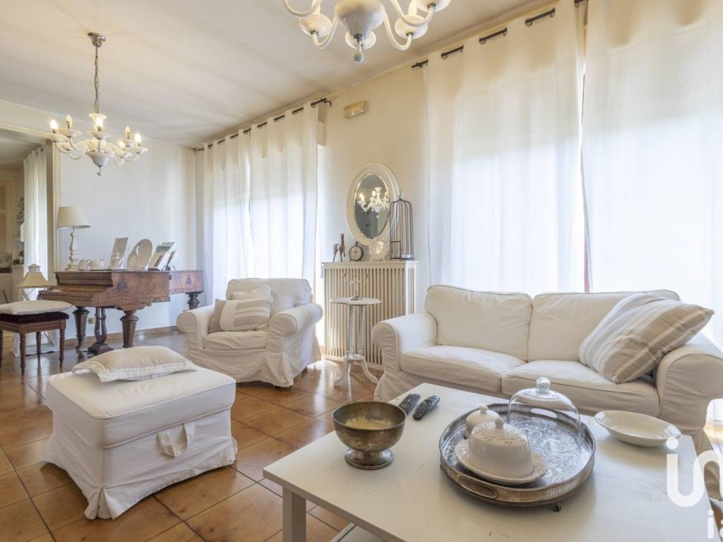 casa indipendente in vendita a Morrovalle in zona Trodica