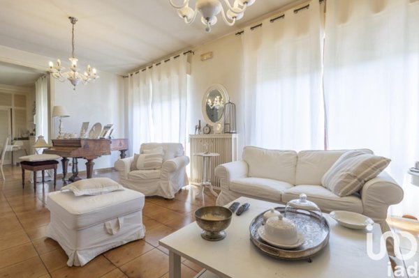 casa indipendente in vendita a Morrovalle in zona Trodica