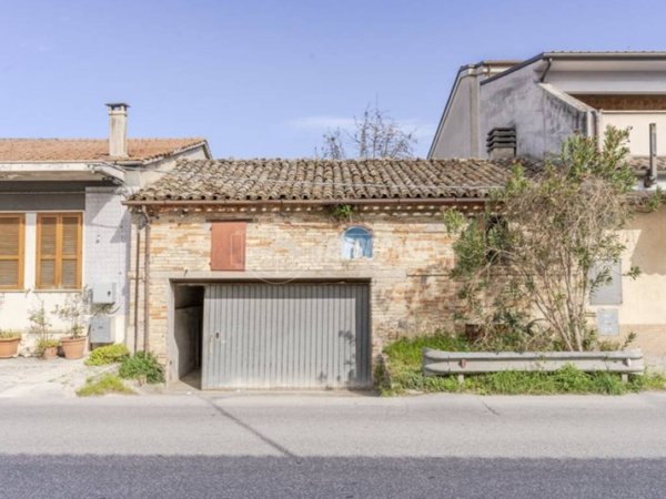 casa indipendente in vendita a Morrovalle in zona Trodica