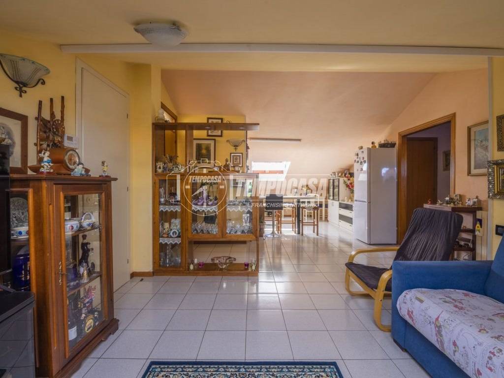 appartamento in vendita a Morrovalle in zona Trodica