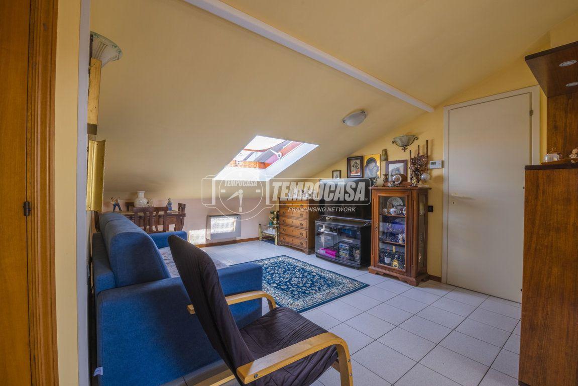 appartamento in vendita a Morrovalle in zona Trodica