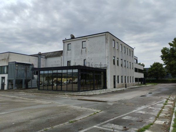 capannone in vendita a Morrovalle in zona Trodica