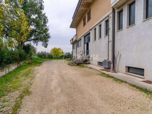 trivano in vendita a Morrovalle in zona Stazione