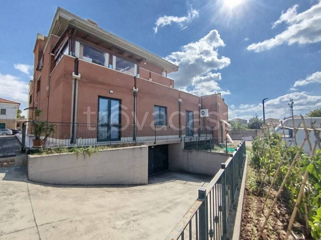 appartamento in vendita a Morrovalle in zona Trodica