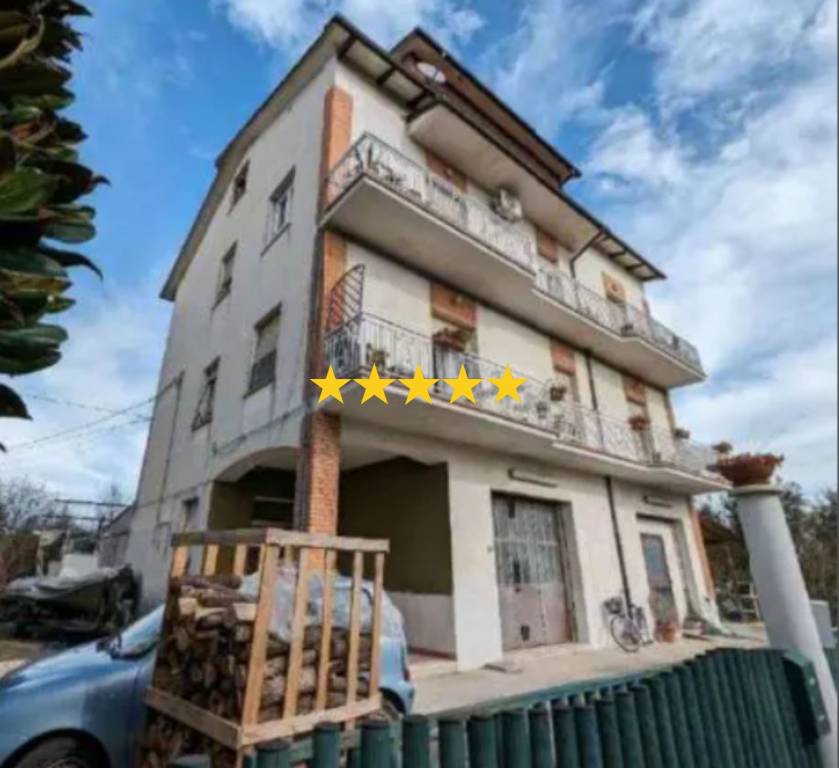 appartamento in vendita a Morrovalle in zona Trodica