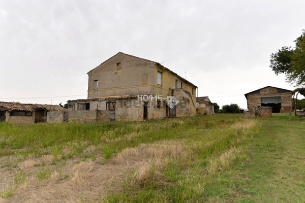 pentavano in vendita a Morrovalle