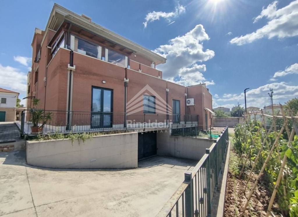 appartamento in vendita a Morrovalle in zona Trodica