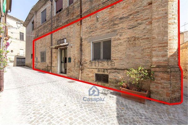 locale commerciale in vendita a Morrovalle