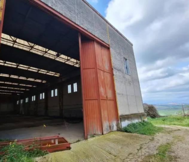 locale commerciale in vendita a Morrovalle in zona Santa Lucia