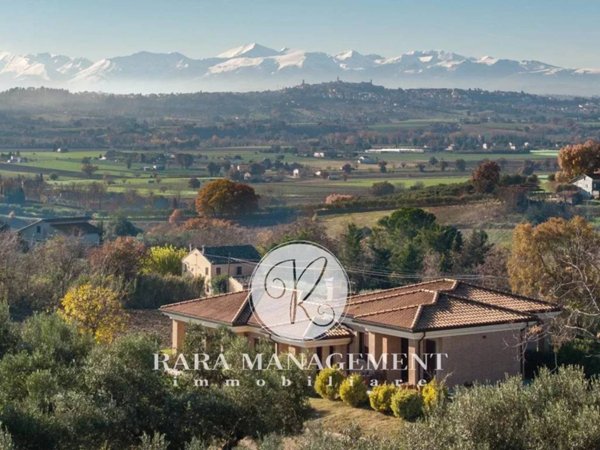 casa indipendente in vendita a Morrovalle