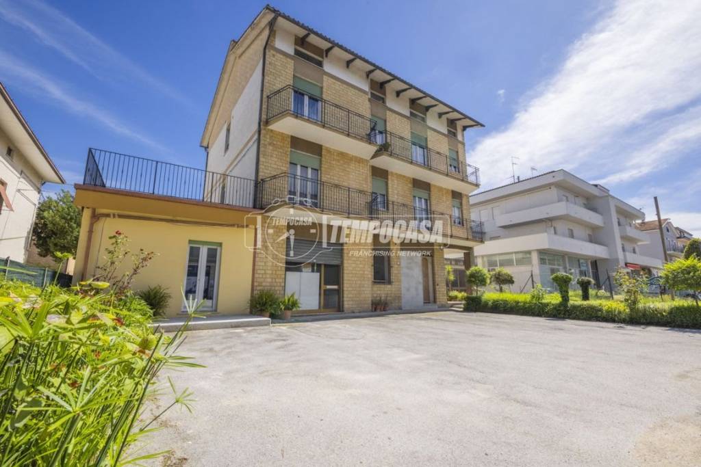 appartamento in vendita a Morrovalle in zona Trodica