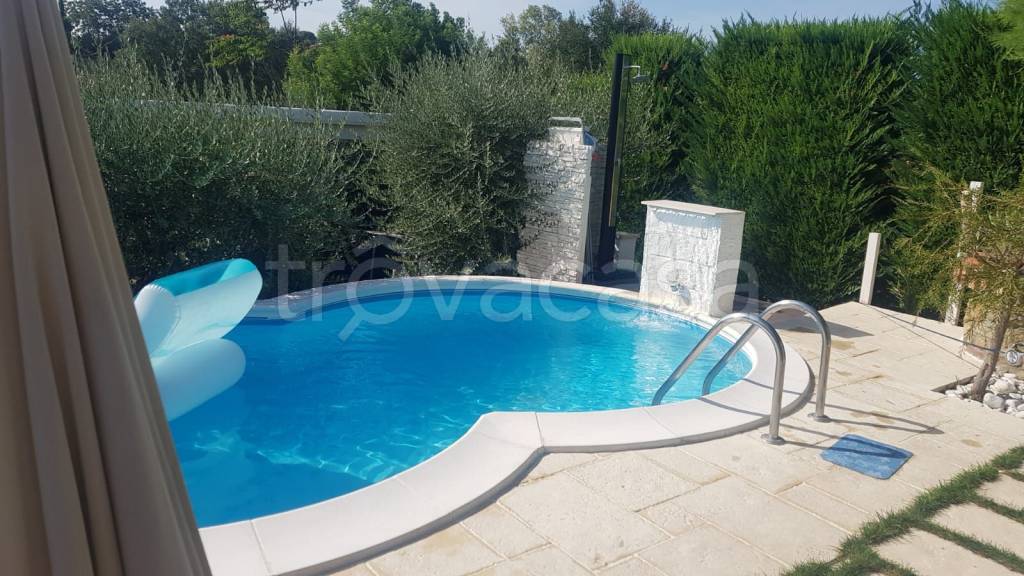 casa indipendente in vendita a Morrovalle