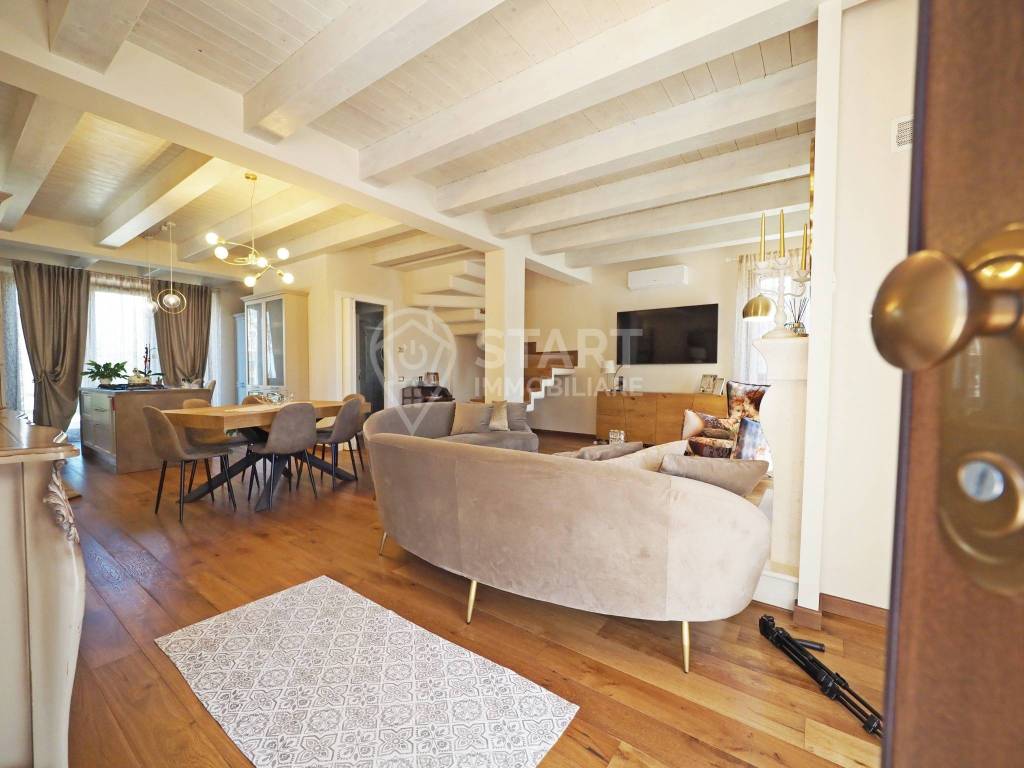 casa indipendente in vendita a Morrovalle