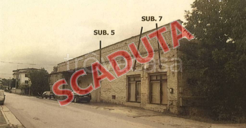 locale commerciale in vendita a Morrovalle