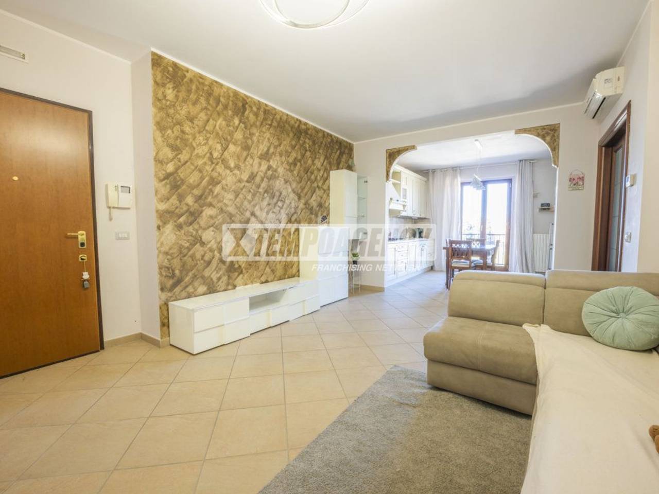 appartamento in vendita a Morrovalle in zona Trodica