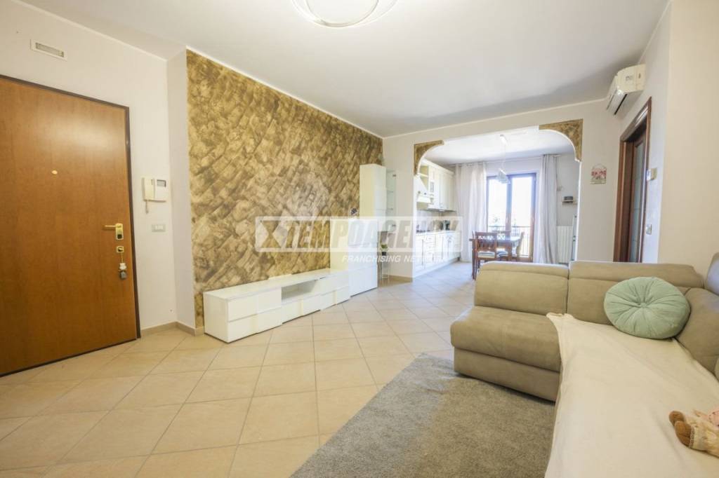 appartamento in vendita a Morrovalle in zona Trodica