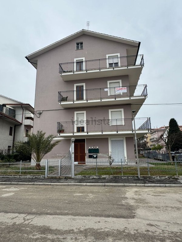 appartamento in vendita a Morrovalle in zona Trodica