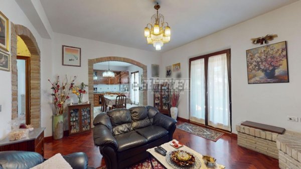 casa indipendente in vendita a Morrovalle