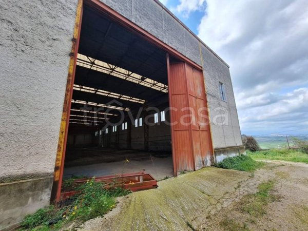 locale commerciale in vendita a Morrovalle in zona Santa Lucia