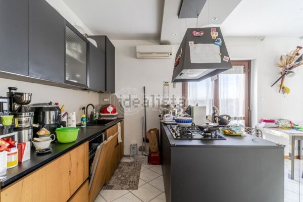 appartamento in vendita a Morrovalle in zona Trodica