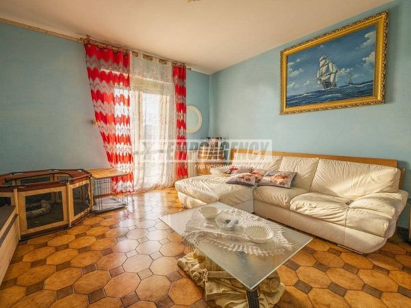 appartamento in vendita a Morrovalle in zona Pintura