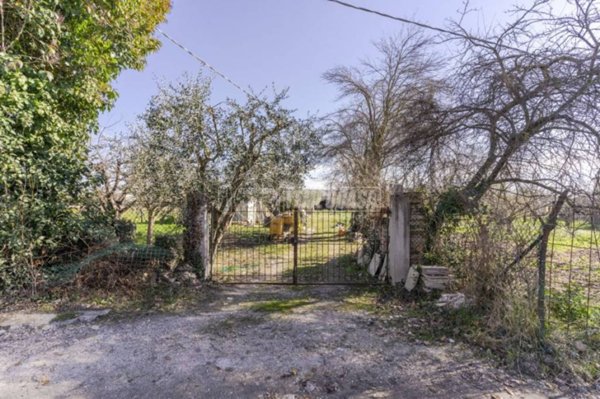 terreno edificabile in vendita a Morrovalle in zona Trodica