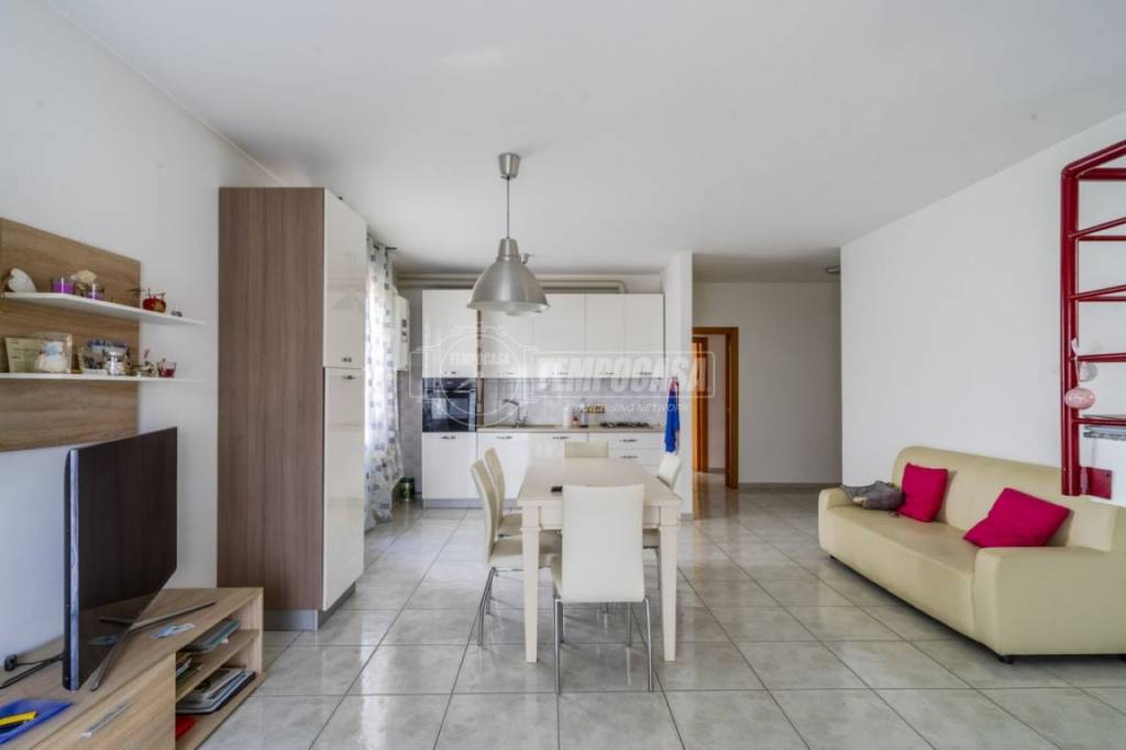 appartamento in vendita a Morrovalle in zona Trodica