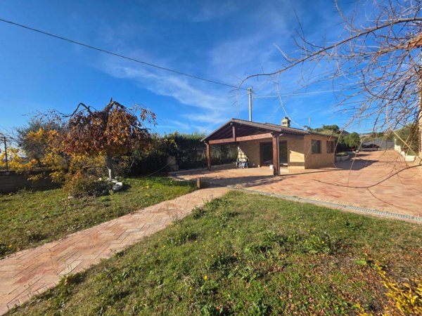 casa indipendente in vendita a Morrovalle