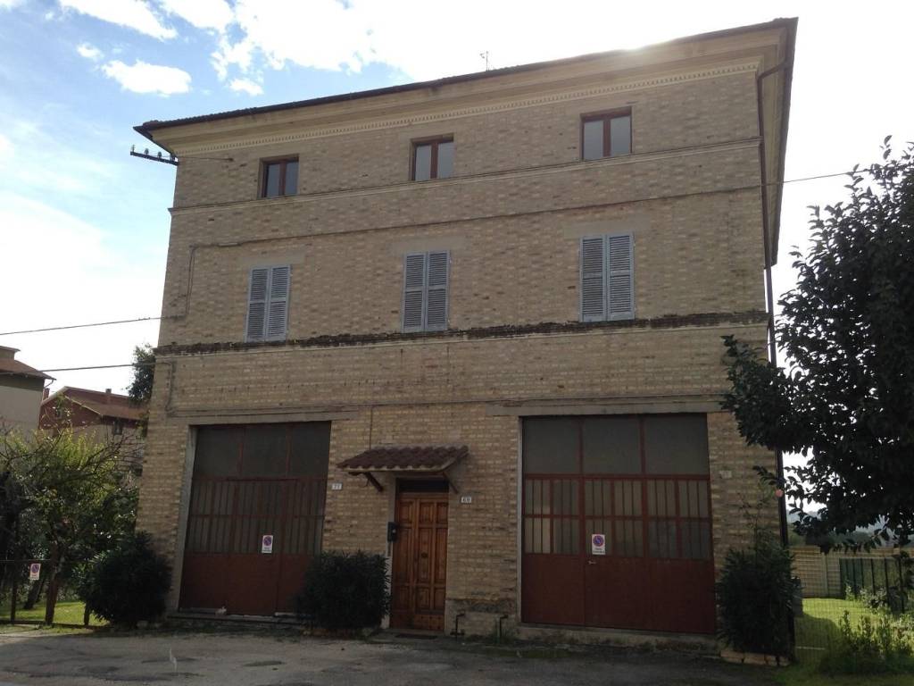 casa indipendente in vendita a Morrovalle in zona Stazione