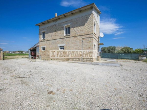 casa indipendente in vendita a Morrovalle in zona Trodica
