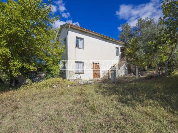 casa indipendente in vendita a Morrovalle in zona Santa Lucia