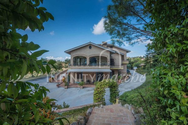 casa indipendente in vendita a Morrovalle in zona Pintura
