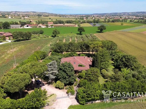 casa indipendente in vendita a Morrovalle in zona Trodica