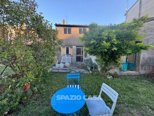 casa indipendente in vendita a Morrovalle in zona Pintura