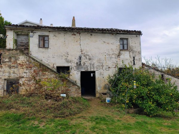appartamento in vendita a Morrovalle in zona Santa Lucia