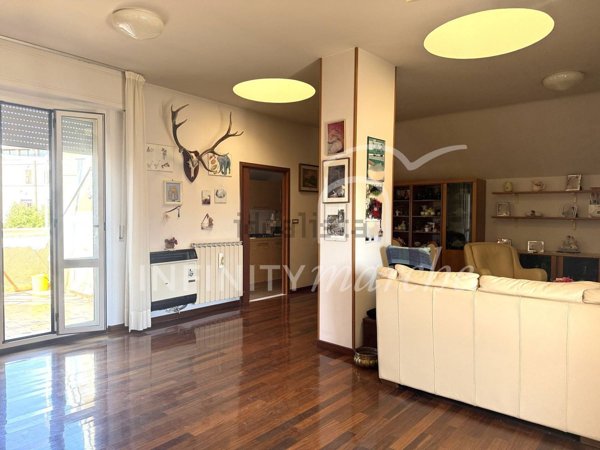 appartamento in vendita a Morrovalle in zona Pintura